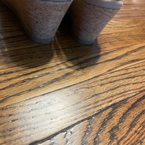 Earth Tan wedge upper heels  with Star Perforations size 9w - Picture 7 of 13